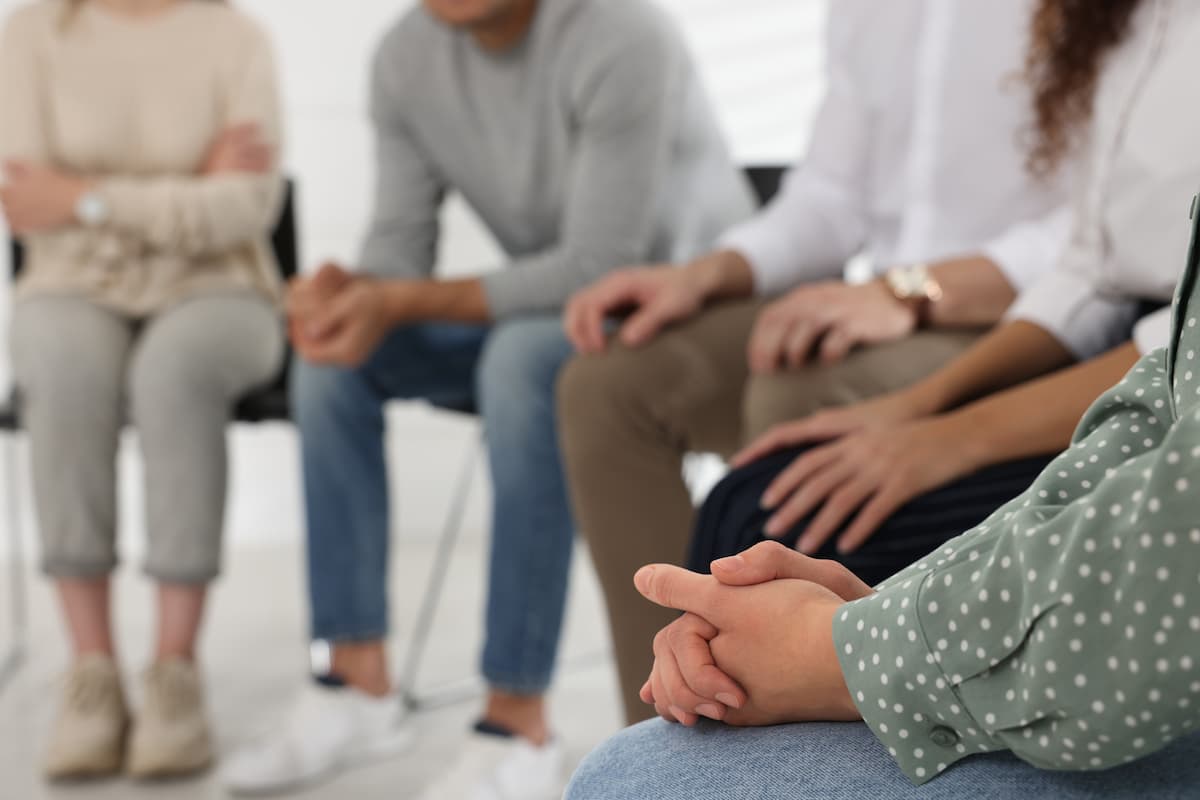 Hjælp til pårørende til stofmisbrugere i mødet med andre pårørende Gruppeterapi i misbrugsbehandling